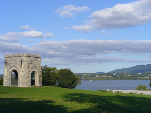 Monument and Hudson River