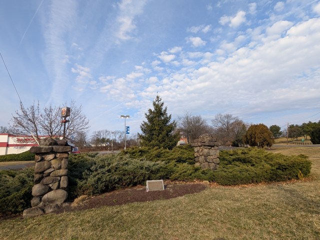 Marker and hedges at the estate site. 